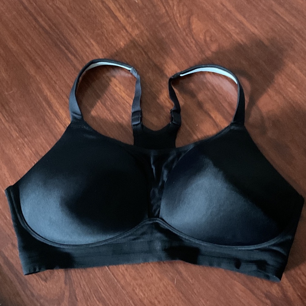 Lucy Black Women's sport Bra with adjustable straps size38DD